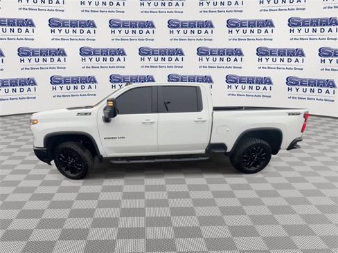 Used 2025 Chevrolet Silverado 2500 LT w/ Trail Boss Package image 2