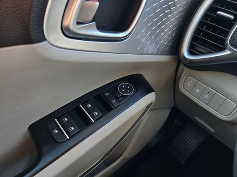 Certified 2025 Kia Soul LX w/ LX Technology Package image 21