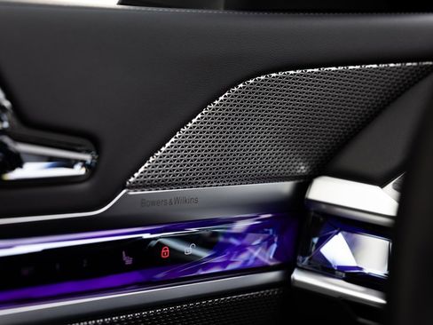 Used 2024 BMW 760i xDrive w/ Premium Package 2 image 43