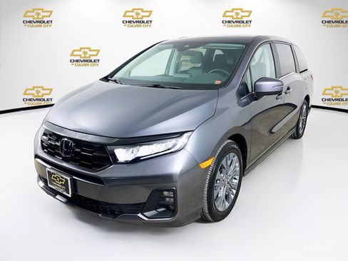 Used 2025 Honda Odyssey Touring image 3