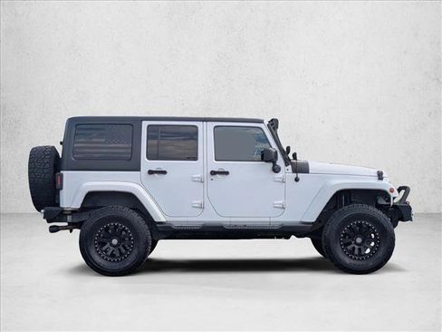 Used 2015 Jeep Wrangler Unlimited Sahara w/ Max Tow Package AWD/4WD image 4