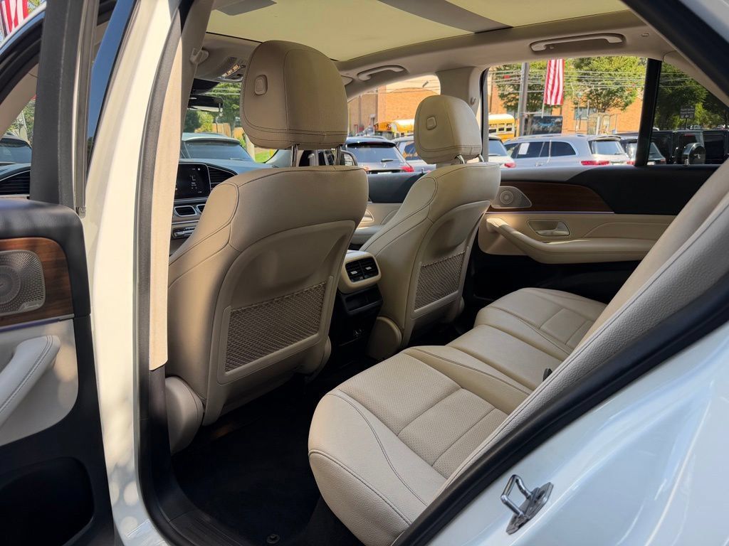Used 2022 Mercedes-Benz GLE 450 4MATIC w/ AMG Line Exterior image 30