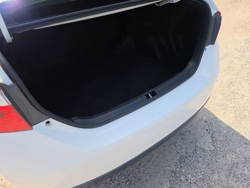 Used 2016 Toyota Corolla LE FWD image 29