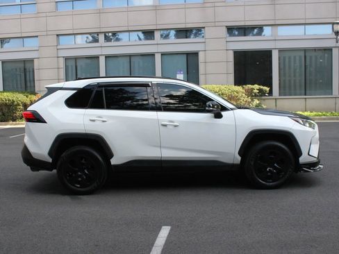 Used 2020 Toyota RAV4 LE FWD image 6