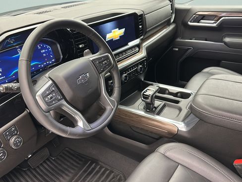 Used 2025 Chevrolet Silverado 1500 RST w/ Convenience Package II AWD/4WD image 13