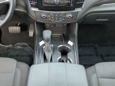 Used 2023 Chevrolet Traverse LT FWD image 21