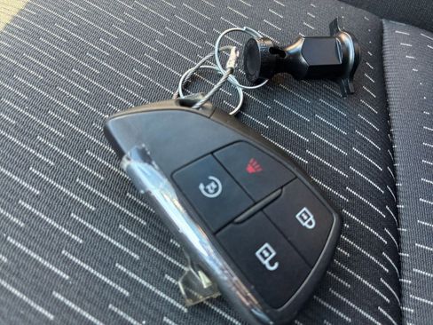 Used 2025 Chevrolet Equinox LT AWD/4WD image 23