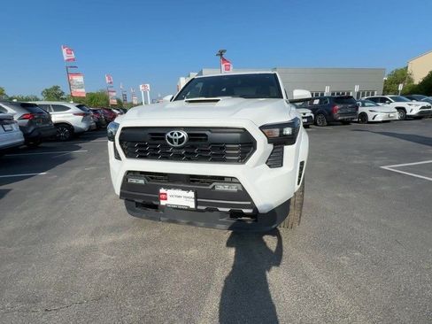 New 2025 Toyota Tacoma TRD Sport image 3