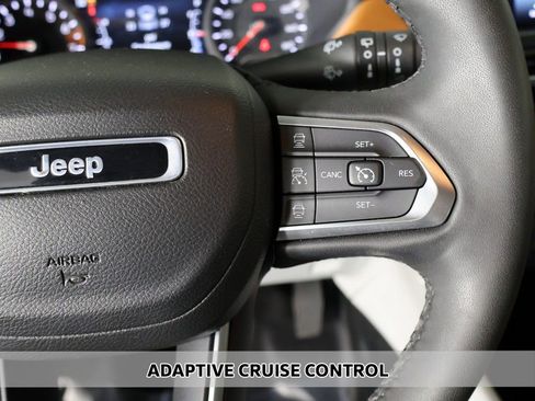 Used 2023 Jeep Compass Limited AWD/4WD image 3