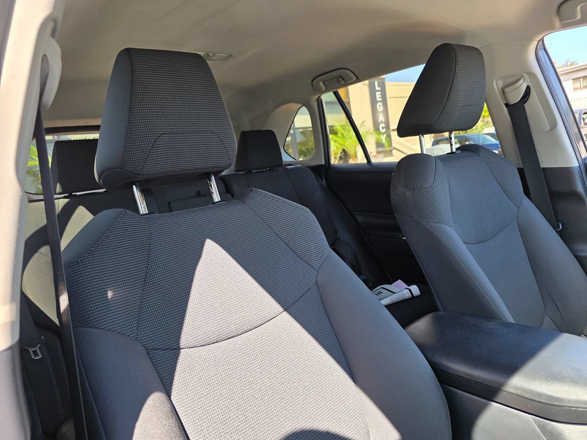 Used 2019 Toyota RAV4 LE w/ Carpet Mat Package FWD image 18