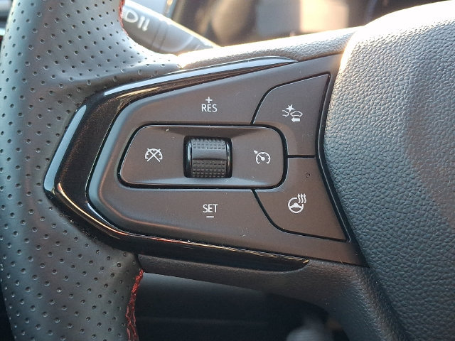 Used 2025 Chevrolet Trax RS w/ Sunroof Package FWD image 21