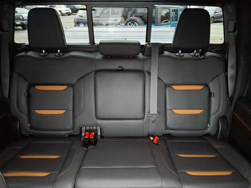 Used 2023 GMC Sierra 1500 AT4 w/ AT4 Premium Package image 19