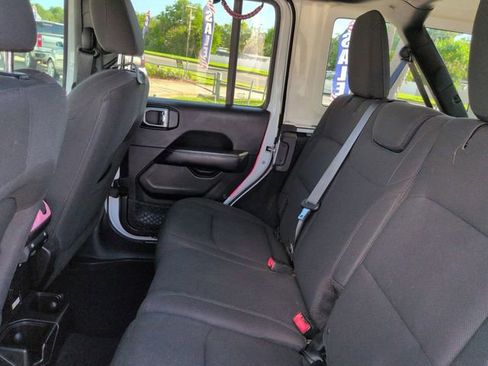 Used 2018 Jeep Wrangler Unlimited Sahara AWD/4WD image 14