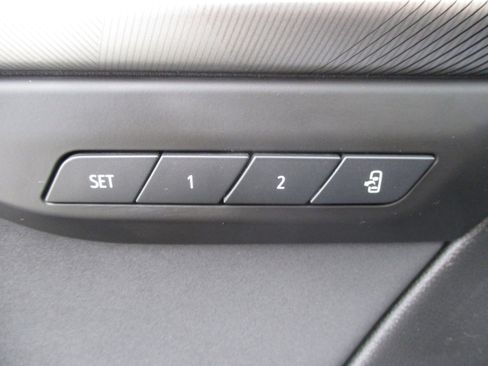 Used 2025 Buick Envision Sport Touring image 32