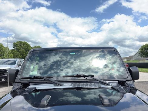 Used 2018 Jeep Wrangler Sport AWD/4WD image 25