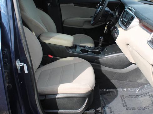 Used 2018 Kia Sorento LX AWD/4WD image 26