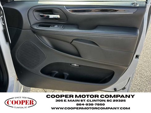 Used 2018 Dodge Grand Caravan SE image 14