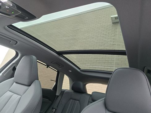 Certified 2025 Audi Q5 2.0T Premium Plus w/ Premium Plus image 3