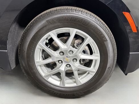 Used 2024 Chevrolet Equinox LT FWD image 32