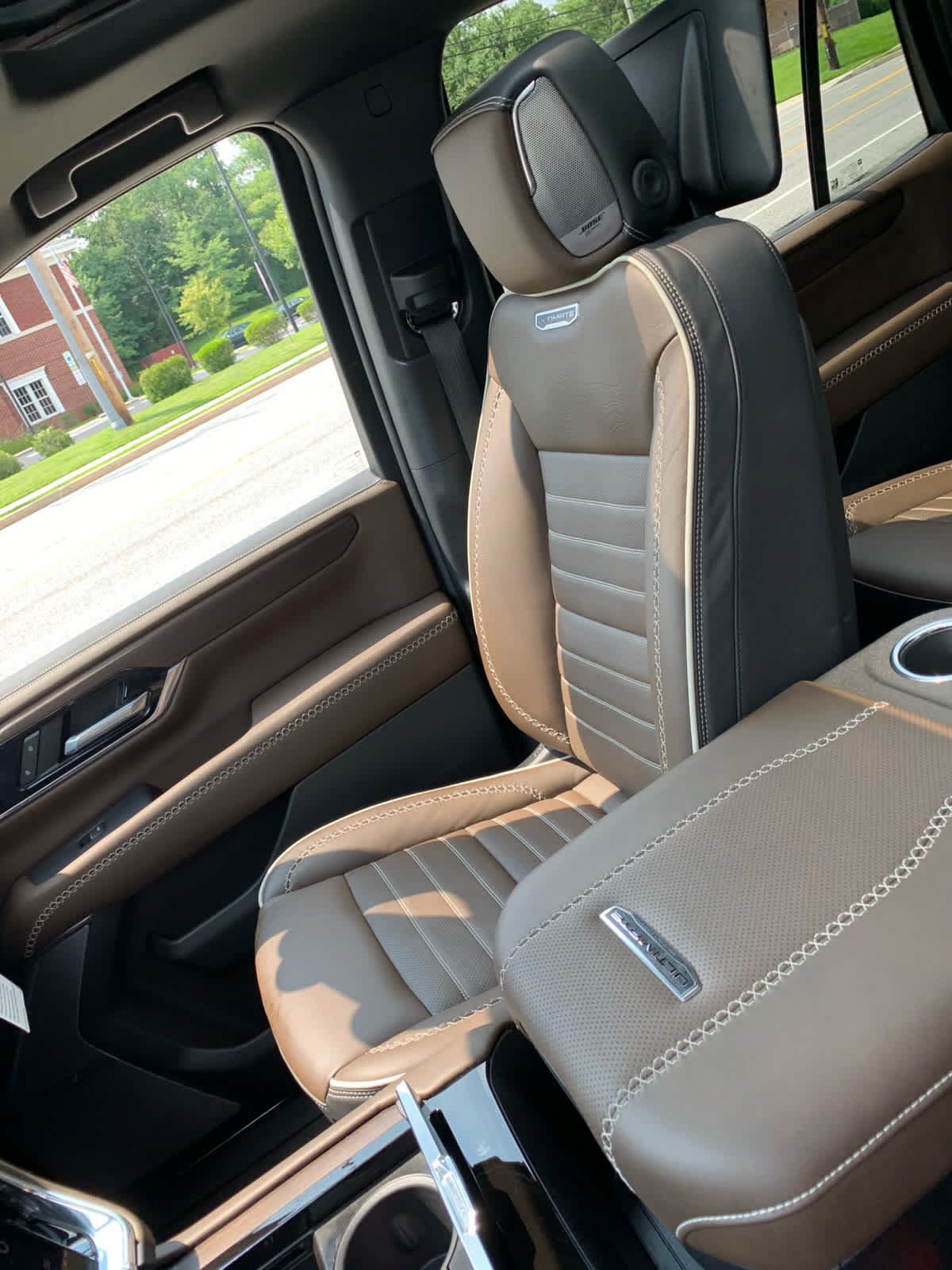 Used 2025 GMC Yukon Denali Ultimate AWD/4WD image 21