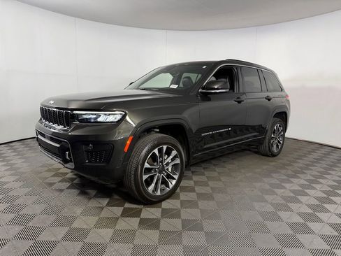 Certified 2024 Jeep Grand Cherokee Overland AWD/4WD image 3