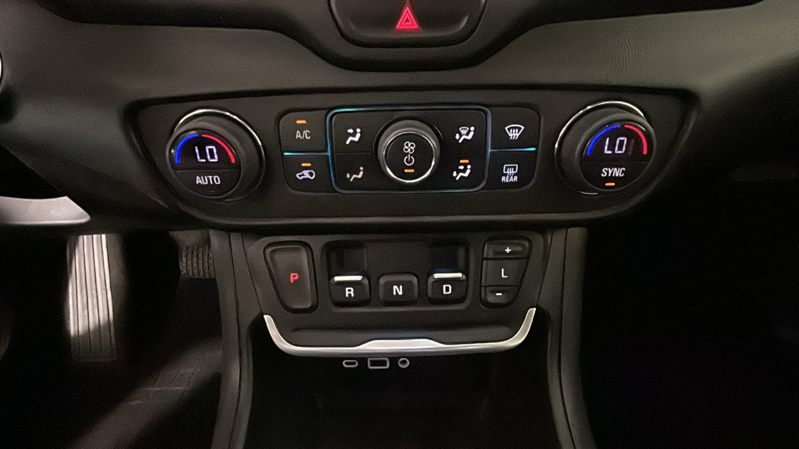 Used 2019 GMC Terrain SLE w/ Driver Convenience Package AWD/4WD image 27