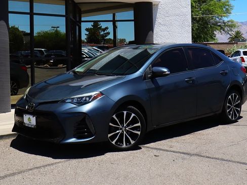 Used 2017 Toyota Corolla SE w/ SE Premium Package FWD image 2