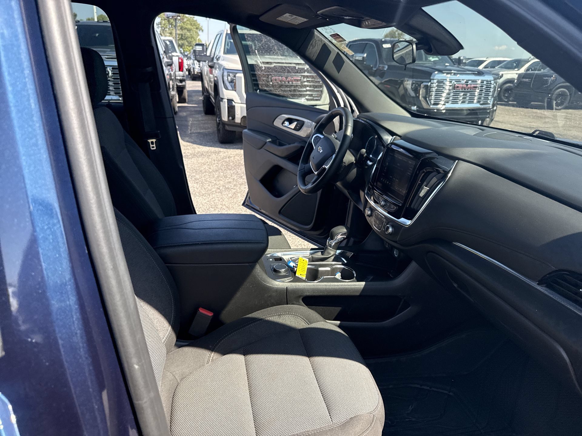 Used 2023 Chevrolet Traverse LT FWD image 35