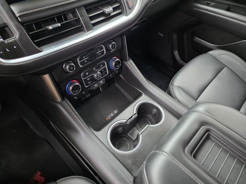 Used 2024 Chevrolet Tahoe Z71 w/ Luxury Package image 18