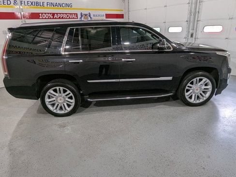 Used 2016 Cadillac Escalade Luxury image 8