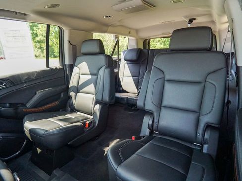 Used 2019 Chevrolet Suburban Premier AWD/4WD image 37