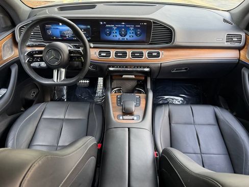 Used 2024 Mercedes-Benz GLS 580 4MATIC image 40