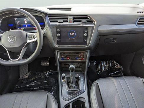 Certified 2022 Volkswagen Tiguan SE w/ Panoramic Sunroof Package image 14