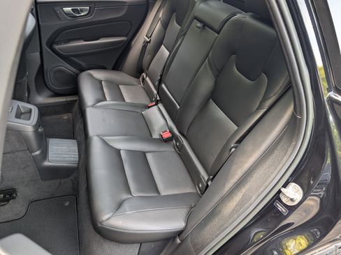 Used 2023 Volvo XC60 T8 Core image 18