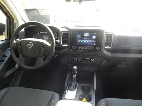 Used 2024 Nissan Frontier SV w/ SV Convenience Package RWD image 10