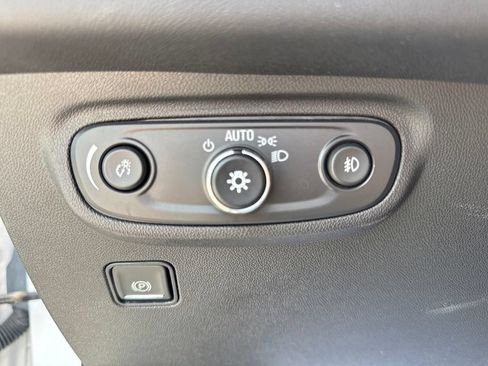 Used 2024 GMC Terrain SLT AWD/4WD image 22