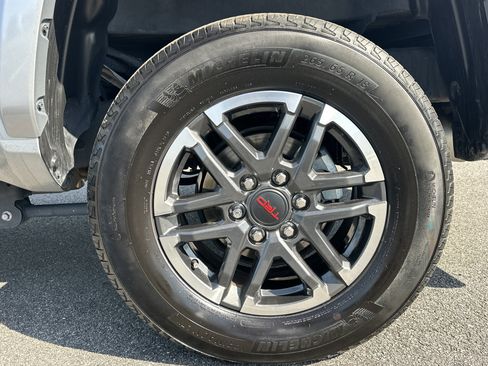 Used 2025 Toyota Tacoma TRD Sport w/ TRD Sport Upgrade Package image 20