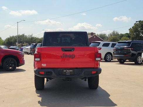 Used 2021 Jeep Gladiator Sport AWD/4WD image 4