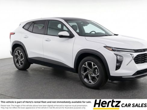 Used 2025 Chevrolet Trax LT FWD image 1