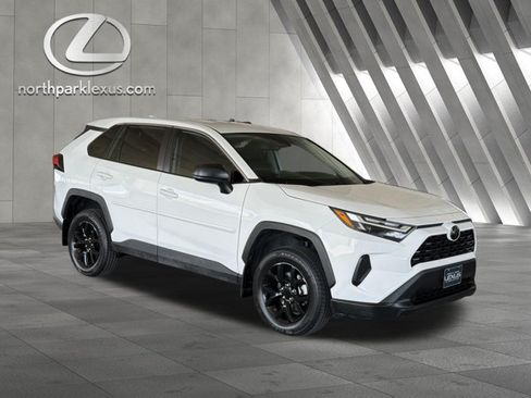 Used 2023 Toyota RAV4 LE FWD image 5