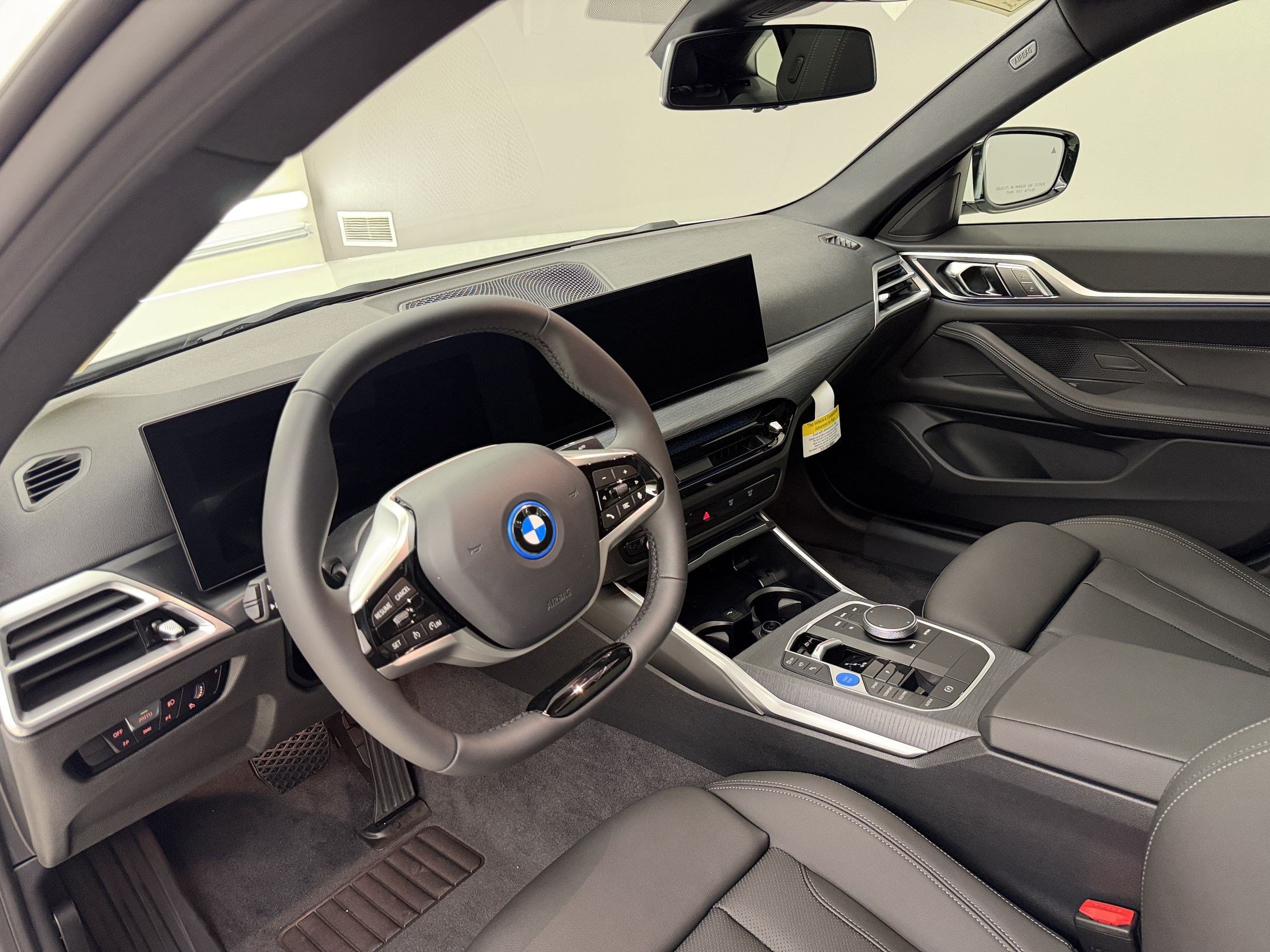 New 2026 BMW i4 eDrive40 w/ Parking Assistance Package RWD image 4