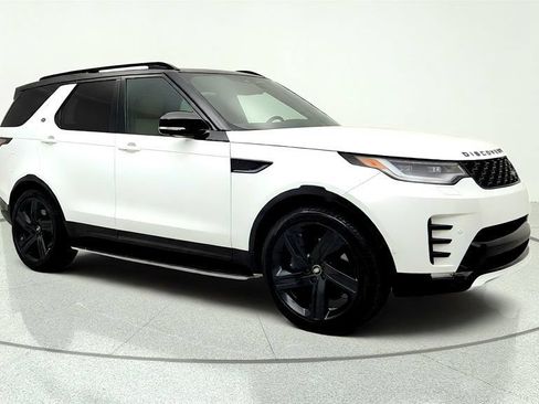 Used 2025 Land Rover Discovery Dynamic SE AWD/4WD image 3