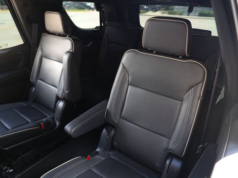 Used 2023 Chevrolet Tahoe Premier RWD image 12