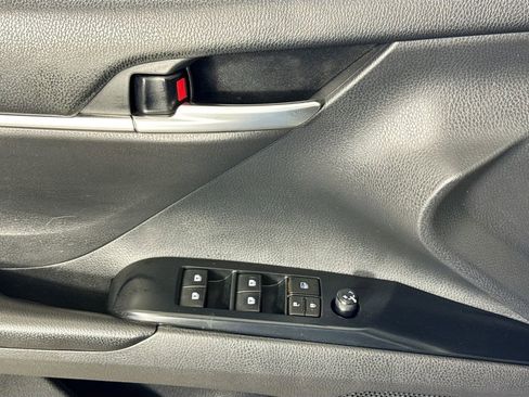 Used 2018 Toyota Camry SE w/ Protection Package (Q2) image 19