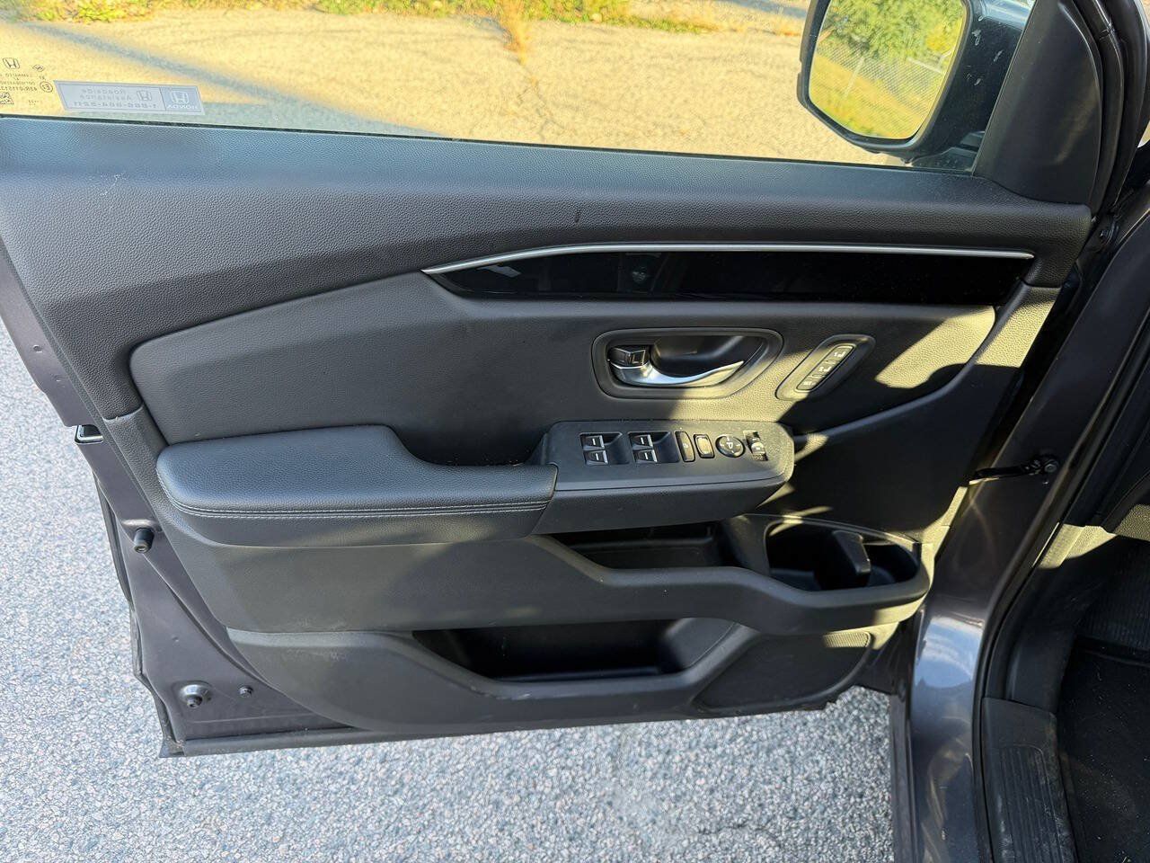 Used 2023 Honda Pilot Touring image 7