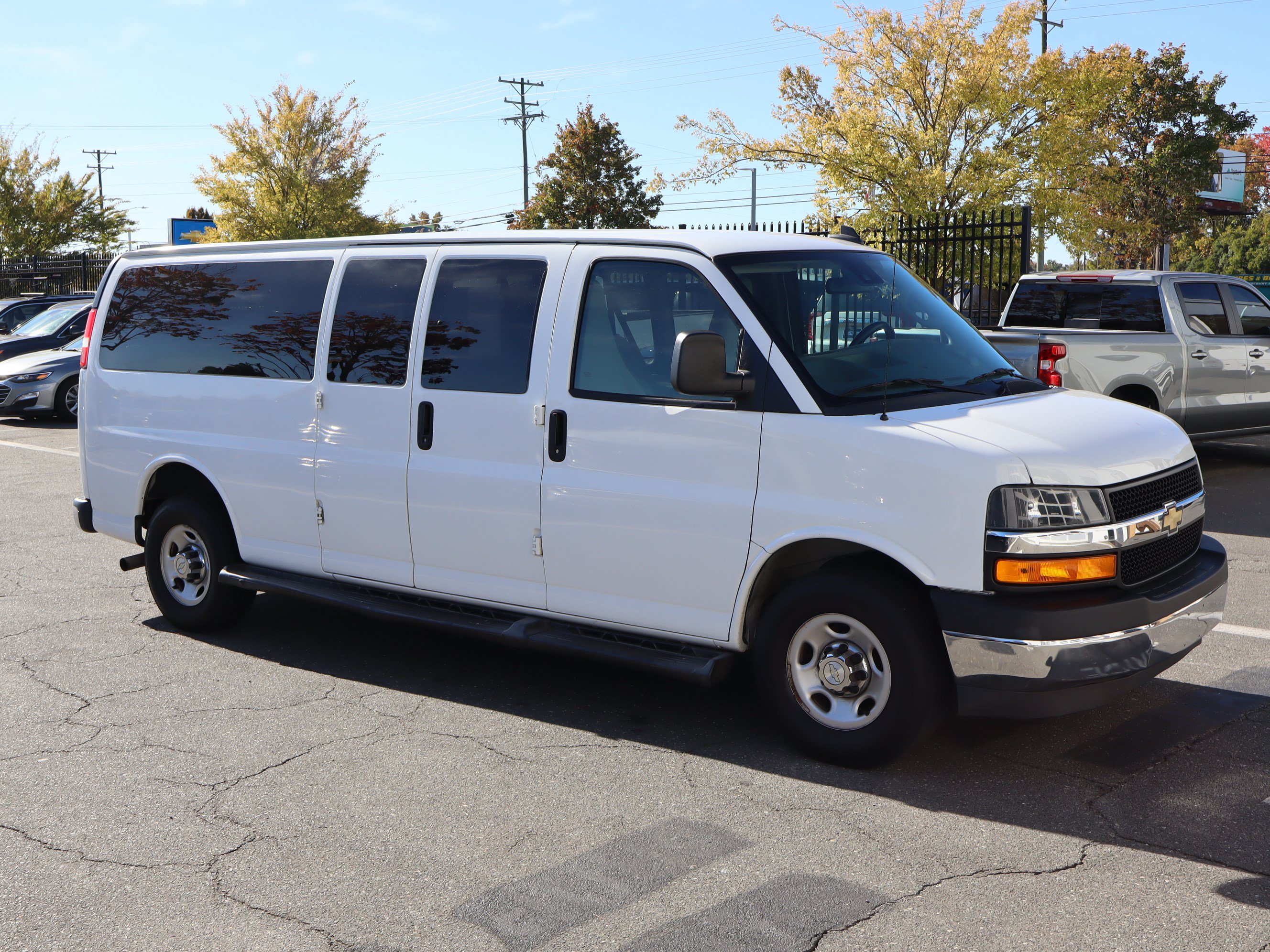 Used 2020 Chevrolet Express 3500 LT w/ LT Preferred Equipment Group RWD image 2