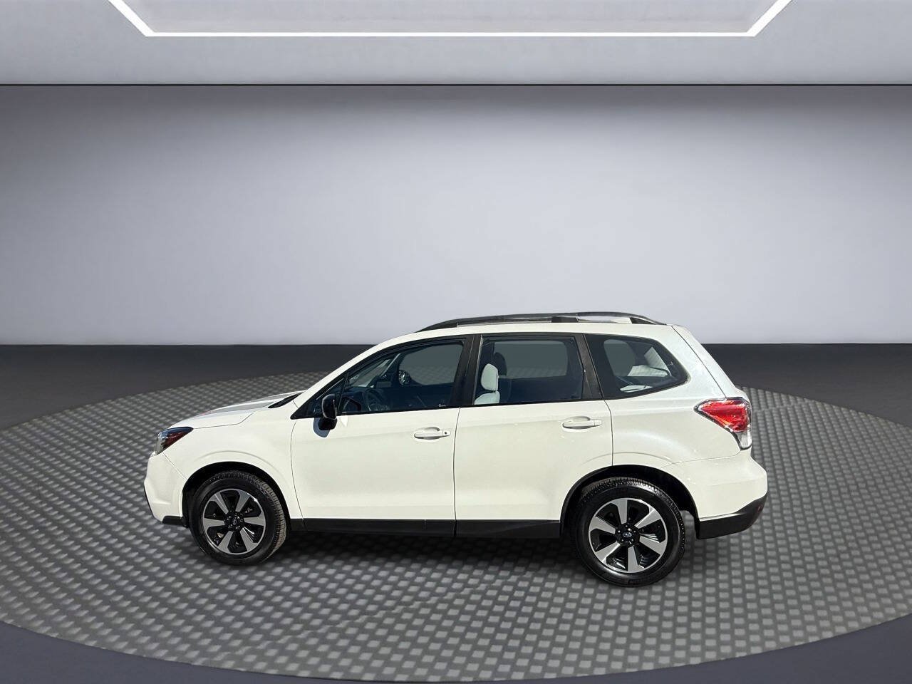 Used 2018 Subaru Forester 2.5i w/ Alloy Wheel Package AWD/4WD image 4