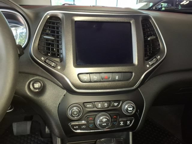 Used 2023 Jeep Cherokee Trailhawk w/ Trailer Tow Group AWD/4WD image 16