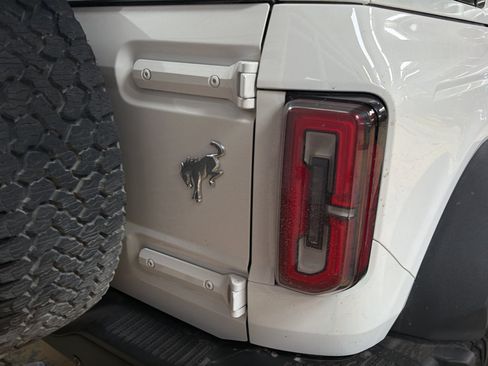 Used 2025 Ford Bronco Badlands AWD/4WD image 4