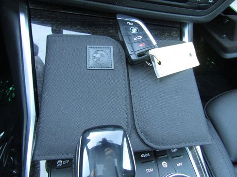 Used 2021 BMW 330i xDrive Sedan w/ Convenience Package image 33